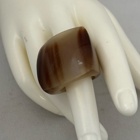 Jewelry - Vintage chunky acrylic ring in brown and tan tones
